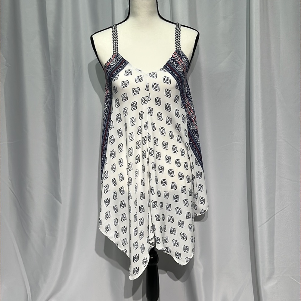 Maurices White, Blue & Red Handkerchief Hem Tunic Tank - Small